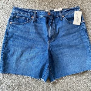 Universal Thread bermuda shorts NEW sz 14